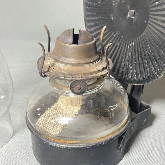 Antique 1900's Wall Mounted Oil Lamp with Glass Chimney-Eagle-Uranium-UV - Picture 10 of 14